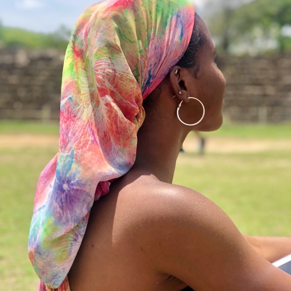 I’m a morning show producer with a love for comfortable fashion! - Picture 3 of 4